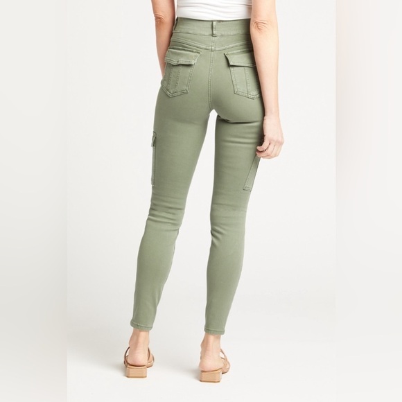 NWOT Spanx Stretch Twill Ankle Cargo Pant in Soft Sage Size M - Picture 3 of 17